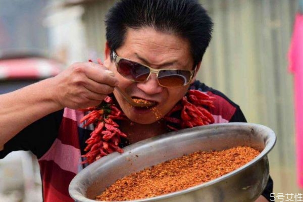 辣椒對皮膚有好處嗎 長痘痘是因?yàn)槔苯穯? alt=