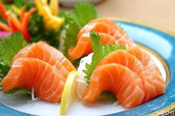 三文魚的魚刺多嗎 三文魚應(yīng)該怎么吃呢 三文魚的魚刺多嗎 三文魚應(yīng)該怎么吃呢