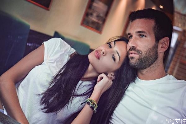 男朋友對(duì)自己越來(lái)越冷淡怎么回事 為什么男朋友突然冷淡 男朋友對(duì)自己越來(lái)越冷淡怎么回事 為什么男朋友突然冷淡