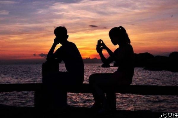 男朋友對(duì)自己越來(lái)越冷淡怎么回事 為什么男朋友突然冷淡 男朋友對(duì)自己越來(lái)越冷淡怎么回事 為什么男朋友突然冷淡