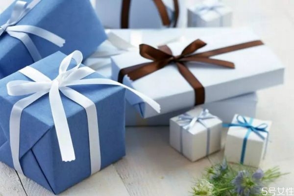 送什么禮物給男朋友最感動 男朋友容易感動的禮物 送什么禮物給男朋友最感動 男朋友容易感動的禮物