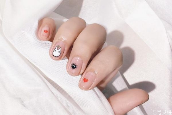 指甲油為什么會(huì)變干變稠 如何判斷指甲油是否過期