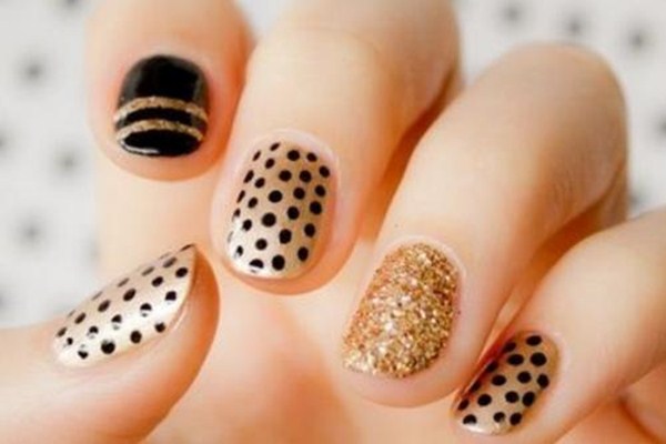 美甲是先涂魔鏡粉還是先封層 用魔鏡粉的小貼士 美甲是先涂魔鏡粉還是先封層 用魔鏡粉的小貼士