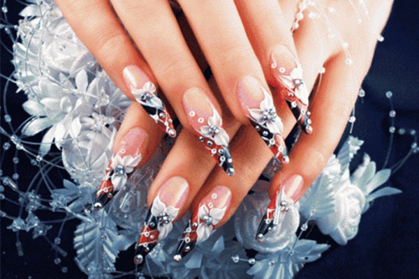 美甲是先涂魔鏡粉還是先封層 用魔鏡粉的小貼士 美甲是先涂魔鏡粉還是先封層 用魔鏡粉的小貼士