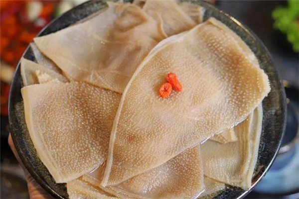 毛肚為什么有黑有白 黑毛肚和白毛肚的區(qū)別 毛肚為什么有黑有白 黑毛肚和白毛肚的區(qū)別