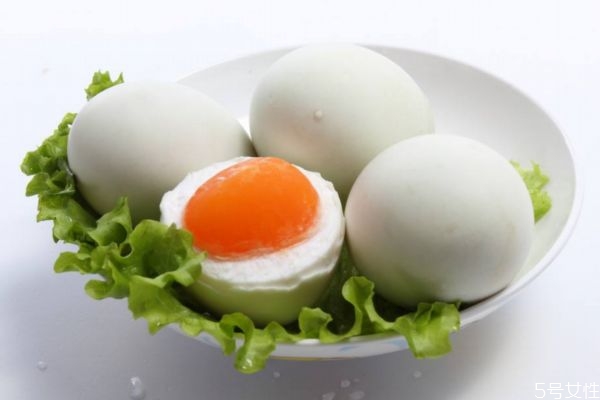 鴨蛋有什么營養(yǎng)價值呢 吃鴨蛋有什么作用呢 鴨蛋有什么營養(yǎng)價值呢 吃鴨蛋有什么作用呢