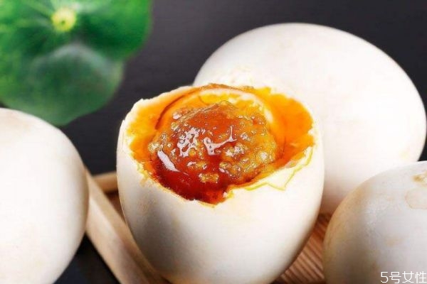 鴨蛋有什么營養(yǎng)價值呢 吃鴨蛋有什么作用呢 鴨蛋有什么營養(yǎng)價值呢 吃鴨蛋有什么作用呢