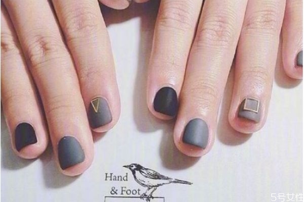 指甲油為什么會(huì)變干變稠 如何判斷指甲油是否過期