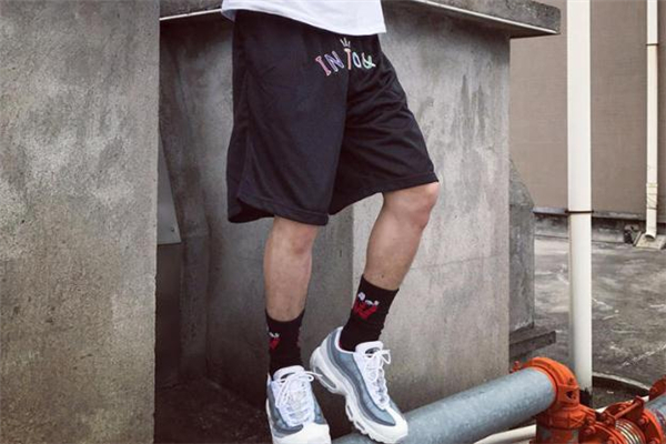 男生運(yùn)動(dòng)短褲什么款式好看 男生穿什么運(yùn)動(dòng)短褲顯腿長(zhǎng) 男生運(yùn)動(dòng)短褲什么款式好看 男生穿什么運(yùn)動(dòng)短褲顯腿長(zhǎng)