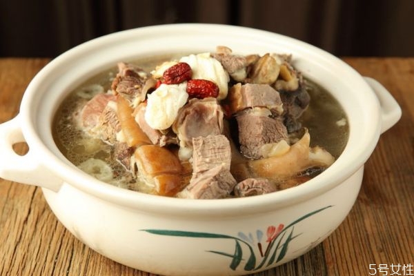 羊肉湯可以放香菇嗎 香菇羊肉湯食譜 羊肉湯可以放香菇嗎 香菇羊肉湯食譜