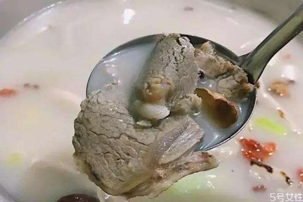 羊肉湯可以放醋嗎 不能同時食用 羊肉湯可以放醋嗎 不能同時食用
