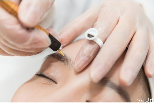 冬天紋眉怕風(fēng)嗎 冬天可以紋眉嗎 冬天紋眉怕風(fēng)嗎 冬天可以紋眉嗎
