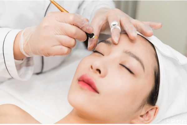 冬天紋眉怕風(fēng)嗎 冬天可以紋眉嗎 冬天紋眉怕風(fēng)嗎 冬天可以紋眉嗎