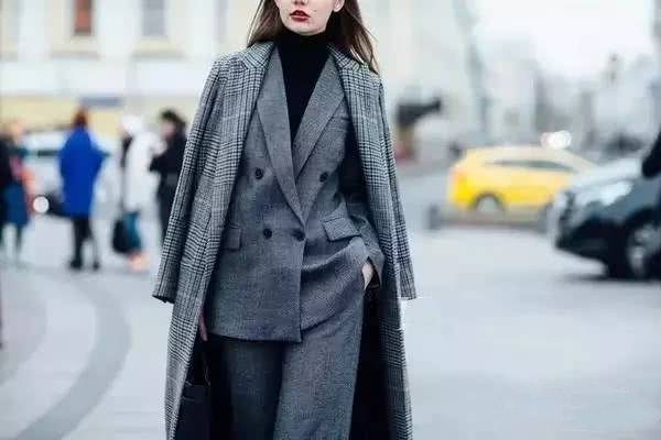 什么顏色的大衣不會(huì)過時(shí) 大衣搭什么圍巾好看 什么顏色的大衣不會(huì)過時(shí) 大衣搭什么圍巾好看