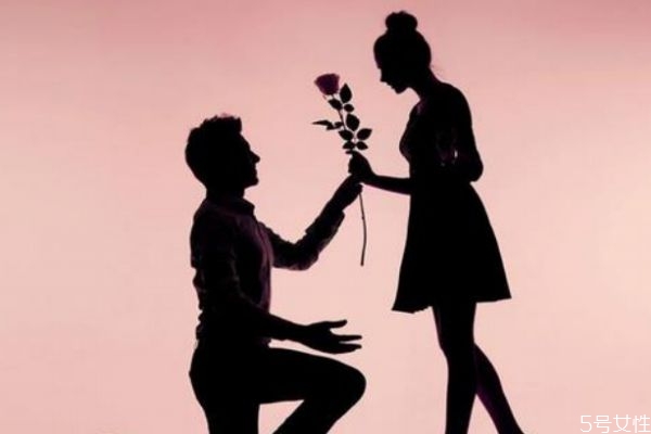 保持男生新鮮感方法有什么呢 是否應(yīng)該頻繁聯(lián)系男友呢 保持男生新鮮感方法有什么呢 是否應(yīng)該頻繁聯(lián)系男友呢