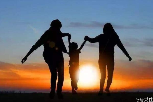 夫妻吵架對(duì)小孩子傷害有多大呢 夫妻老吵架怎么辦呢 夫妻吵架對(duì)小孩子傷害有多大呢 夫妻老吵架怎么辦呢