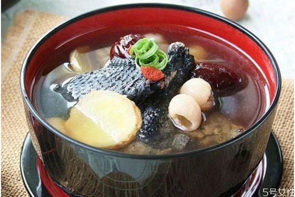 烏雞湯的熱量高嗎 喝烏雞湯會(huì)長胖嗎 烏雞湯的熱量高嗎 喝烏雞湯會(huì)長胖嗎