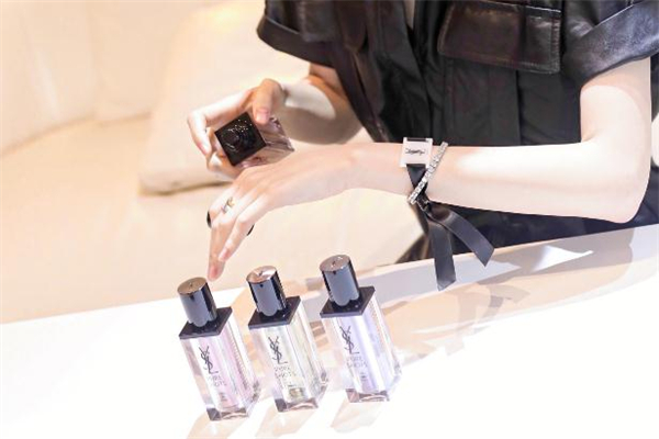 圣羅蘭夜皇后精華多少錢 ysl夜皇后精華專柜價(jià)格 圣羅蘭夜皇后精華多少錢 ysl夜皇后精華專柜價(jià)格