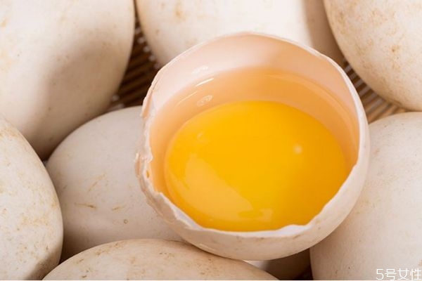 鵝蛋有什么營養(yǎng)價(jià)值呢 吃鵝蛋有什么好處呢