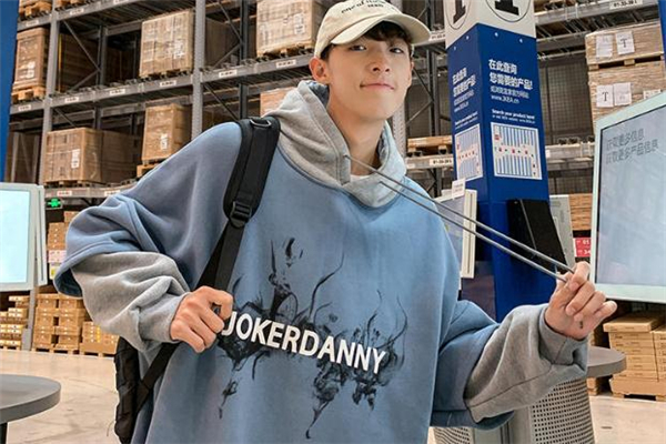 港風穿搭有什么特點 男生港風穿搭圖片 港風穿搭有什么特點 男生港風穿搭圖片