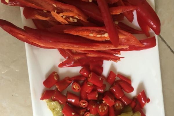 怎么挑選小米椒 吃小米椒有什么好處 怎么挑選小米椒 吃小米椒有什么好處