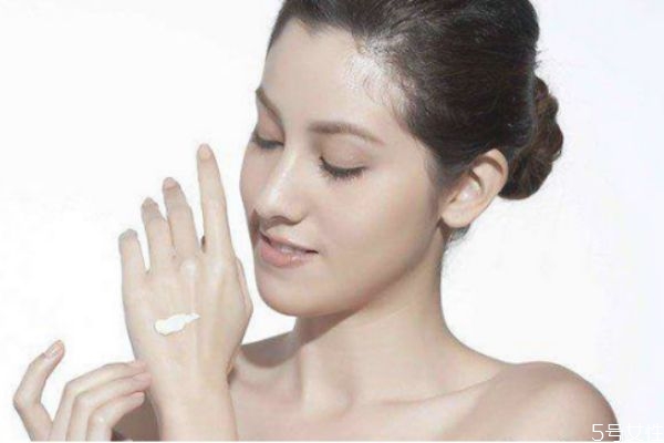 三乙醇胺在化妝品中的作用 護(hù)膚品里有三乙醇胺 三乙醇胺在化妝品中的作用 護(hù)膚品里有三乙醇胺