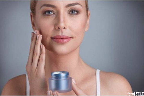 三乙醇胺在化妝品中的作用 護(hù)膚品里有三乙醇胺 三乙醇胺在化妝品中的作用 護(hù)膚品里有三乙醇胺