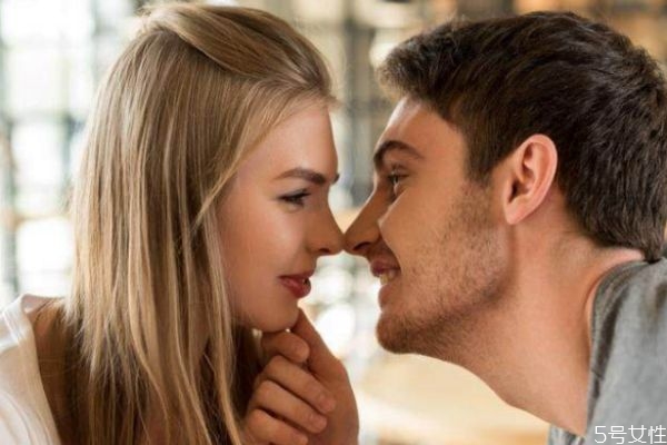 第一次接吻該注意什么 接吻的注意事項 第一次接吻該注意什么 接吻的注意事項