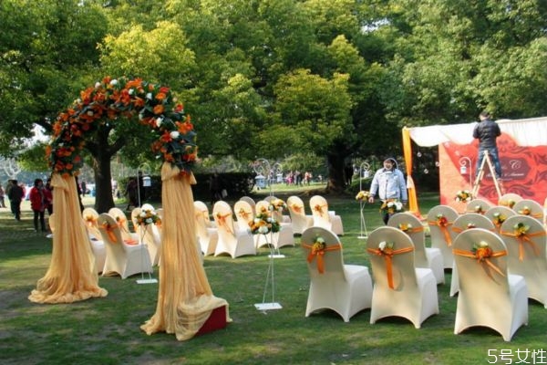 結(jié)婚新娘需要準(zhǔn)備幾套衣服 新娘結(jié)婚當(dāng)天基本禮儀 結(jié)婚新娘需要準(zhǔn)備幾套衣服 新娘結(jié)婚當(dāng)天基本禮儀