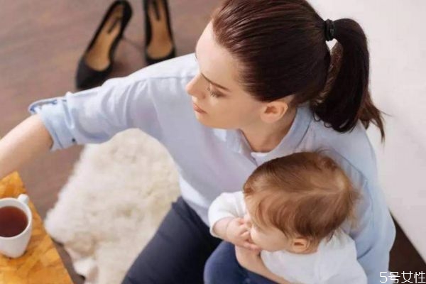 照顧孩子是妻子一個人義務嗎 父親應不應該照顧孩子呢 照顧孩子是妻子一個人義務嗎 父親應不應該照顧孩子呢