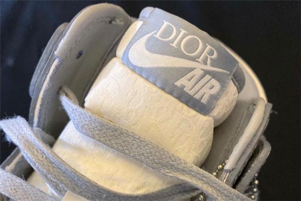 迪奧aj1聯(lián)名什么時(shí)候發(fā)售 迪奧聯(lián)名aj1多少錢