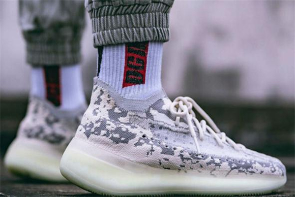 椰子380外星人開箱測評-yeezy 380 alien實(shí)物上腳圖 椰子380外星人開箱測評-yeezy 380 alien實(shí)物上腳圖