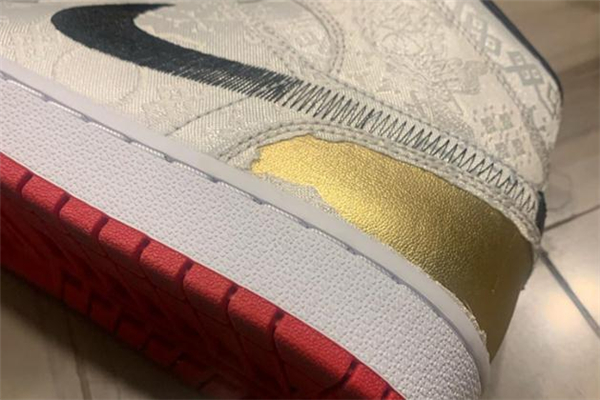 aj1白絲綢撕開來是什么樣的 aj1白絲綢怎么撕開 aj1白絲綢撕開來是什么樣的 aj1白絲綢怎么撕開