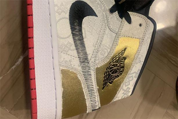 aj1白絲綢撕開來是什么樣的 aj1白絲綢怎么撕開 aj1白絲綢撕開來是什么樣的 aj1白絲綢怎么撕開