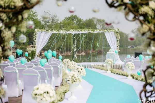 結(jié)婚新娘需要準(zhǔn)備幾套衣服 新娘結(jié)婚當(dāng)天基本禮儀 結(jié)婚新娘需要準(zhǔn)備幾套衣服 新娘結(jié)婚當(dāng)天基本禮儀