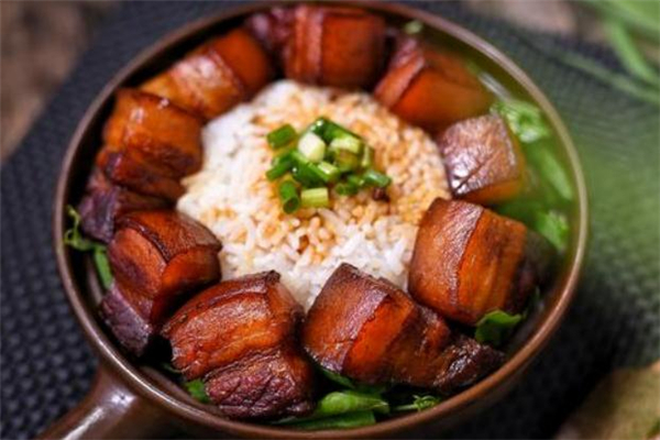 砂鍋五花肉的做法 砂鍋五花肉怎么做好吃 砂鍋五花肉的做法 砂鍋五花肉怎么做好吃