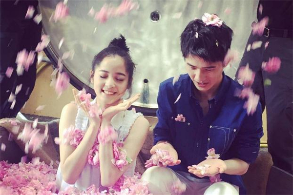 假裝忘記一個(gè)人是怎樣感受 假裝忘記一個(gè)人是什么感覺(jué) 假裝忘記一個(gè)人是怎樣感受 假裝忘記一個(gè)人是什么感覺(jué)