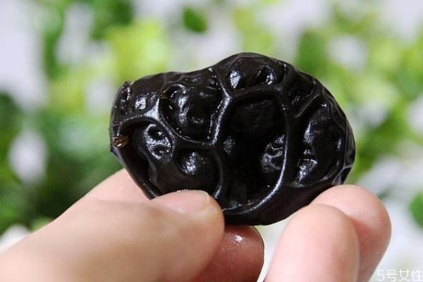 什么人不能吃黑木耳呢 黑木耳怎么做好吃呢 什么人不能吃黑木耳呢 黑木耳怎么做好吃呢