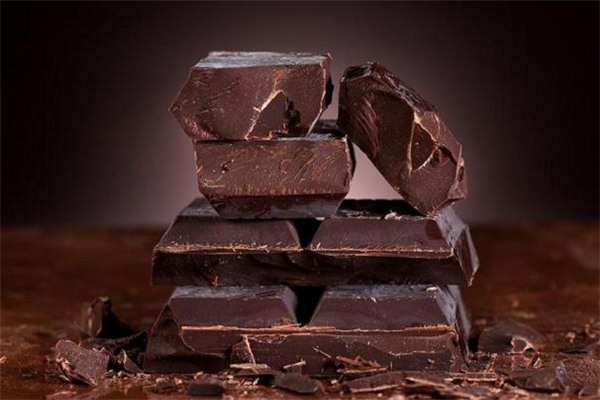 黑巧克力一次可以吃多少 黑巧克力吃多了會怎樣 黑巧克力一次可以吃多少 黑巧克力吃多了會怎樣