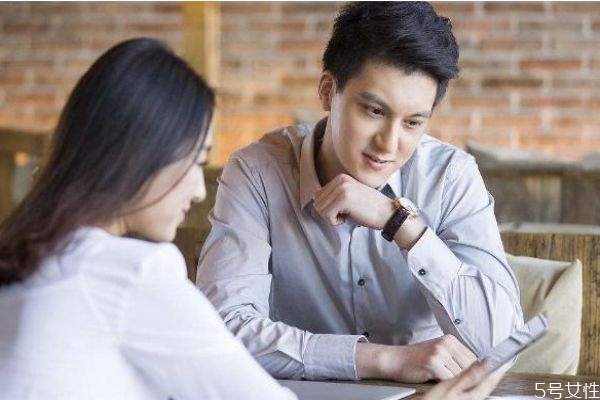 男生喜歡一個(gè)人會主動嗎 男生對女生有好感的表現(xiàn)