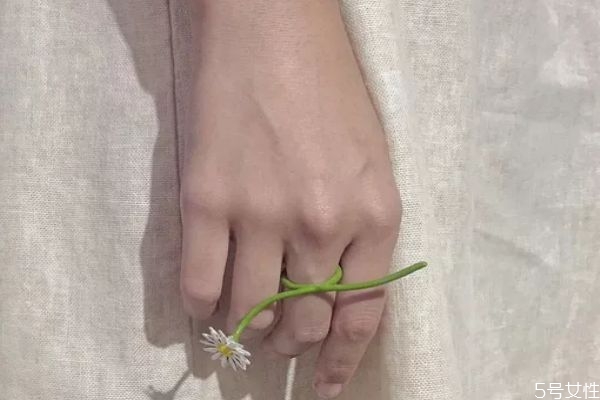 如何用朋友圈挽回前任 分手后怎么發(fā)朋友圈吸引對(duì)方 如何用朋友圈挽回前任 分手后怎么發(fā)朋友圈吸引對(duì)方