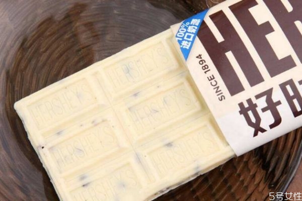 白巧克力的熱量高嗎 吃白巧克力會(huì)長胖嗎 白巧克力的熱量高嗎 吃白巧克力會(huì)長胖嗎