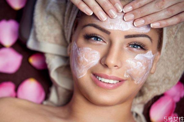 預防黑頭的辦法有什么呢 去黑頭要注意什么呢 預防黑頭的辦法有什么呢 去黑頭要注意什么呢