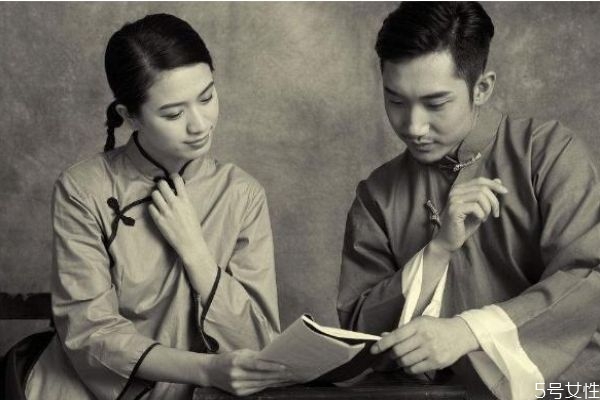 男生喜歡一個(gè)人會主動嗎 男生對女生有好感的表現(xiàn)