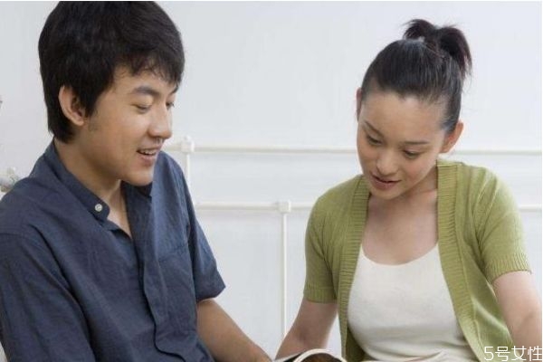 男生喜歡一個(gè)人會主動嗎 男生對女生有好感的表現(xiàn)