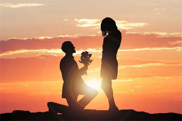 當(dāng)眾被表白怎么委婉拒絕 女生喜歡被當(dāng)眾表白嗎 當(dāng)眾被表白怎么委婉拒絕 女生喜歡被當(dāng)眾表白嗎