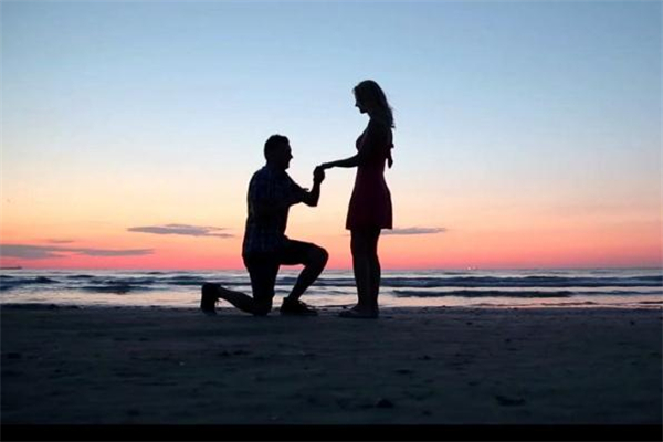 當(dāng)眾表白好還是私下表白好 男生當(dāng)眾表白說(shuō)明什么 當(dāng)眾表白好還是私下表白好 男生當(dāng)眾表白說(shuō)明什么