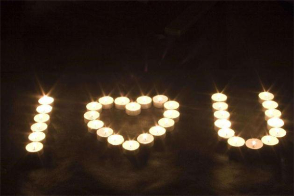 當(dāng)眾表白好還是私下表白好 男生當(dāng)眾表白說(shuō)明什么 當(dāng)眾表白好還是私下表白好 男生當(dāng)眾表白說(shuō)明什么