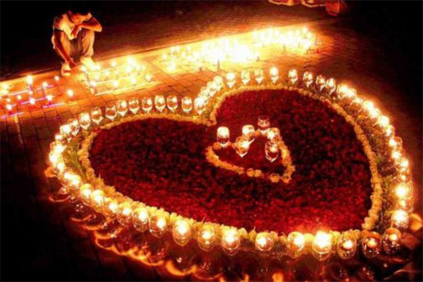 當(dāng)眾表白好還是私下表白好 男生當(dāng)眾表白說(shuō)明什么 當(dāng)眾表白好還是私下表白好 男生當(dāng)眾表白說(shuō)明什么