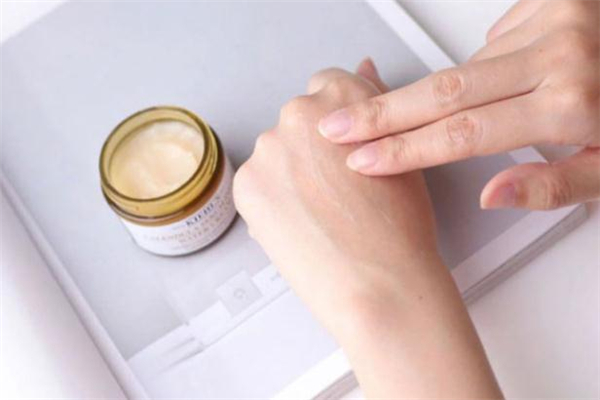 科顏氏金盞花爆水霜和高保濕霜區(qū)別-哪個(gè)好用 科顏氏金盞花爆水霜和高保濕霜區(qū)別-哪個(gè)好用